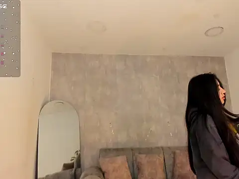 miacoopersx  online show from 12/04/25, 12:47