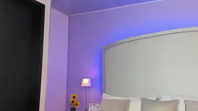 Snapshot of salome_moon_ chatting on 05/20/26, 11:38 salome moon online show from 05/20/26, 11:38