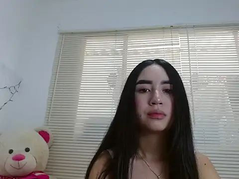 Snapshot of SiennaLorens chatting on 12/19/25, 02:46 SiennaLorens online show from 12/19/25, 02:46