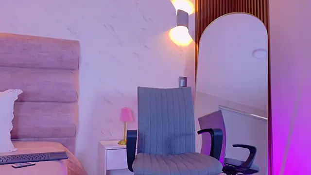 Mia Cullen online show from 02/11/26, 12:32