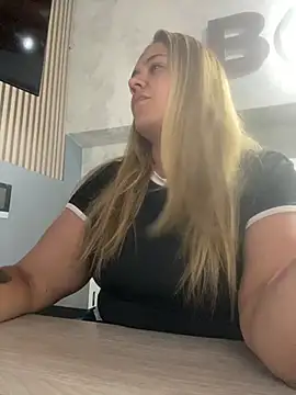 LoreinnFox online show from 03/29/26, 07:36