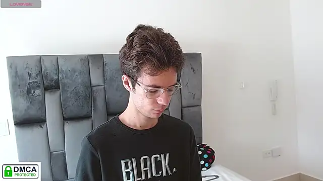 SaccharineSin online show from 11/28/25, 04:53