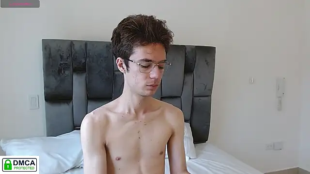 SaccharineSin online show from 12/04/25, 03:32