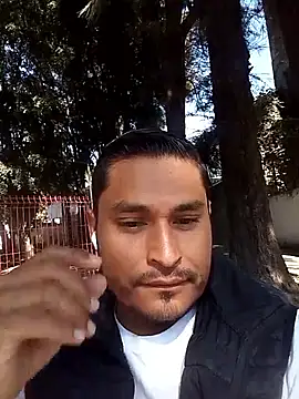 Snapshot of cristian112090 chatting on 12/20/25, 05:42 cristian112090 online show from 12/20/25, 05:42