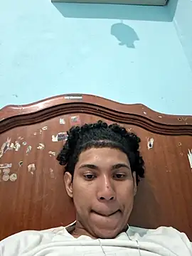 Snapshot of nvh18Aklzim chatting on 02/21/26, 05:52 nvh18Aklzim online show from 02/21/26, 05:52