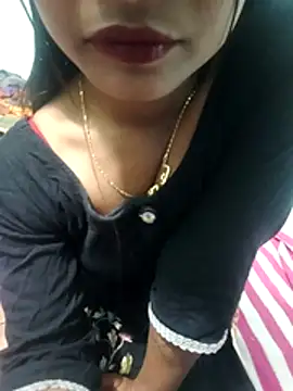 Snapshot of Zoyaa-Zubair chatting on 02/11/26, 06:13 Zoyaa-Zubair online show from 02/11/26, 06:13