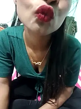 Snapshot of Zoyaa-Zubair chatting on 02/25/26, 06:17 Zoyaa-Zubair online show from 02/25/26, 06:17