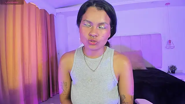 CloeEvans0 online show from 12/04/25, 07:55