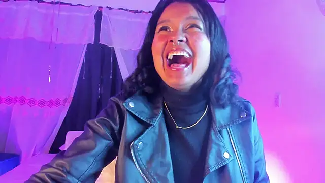 CloeEvans0 online show from 12/05/25, 07:21