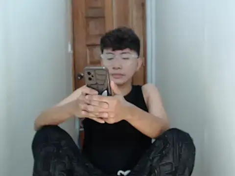 asiantwink0000 online show from 12/23/25, 08:34