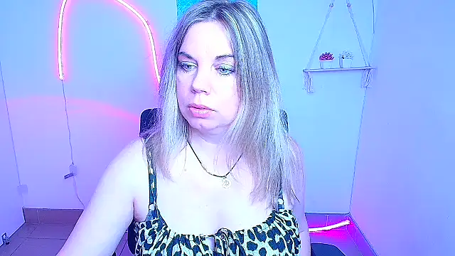 Amanda Swannn online show from 04/18/26, 12:09