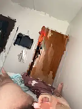 Snapshot of brt2552 chatting on 11/27/25, 01:02 brt2552 online show from 11/27/25, 01:02