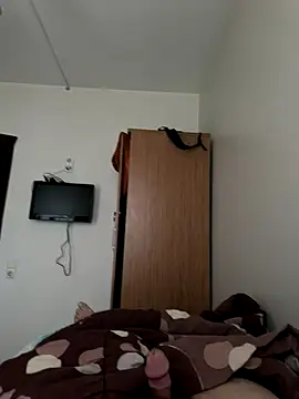 Snapshot of brt2552 chatting on 12/22/25, 01:41 brt2552 online show from 12/22/25, 01:41