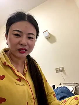 qiqi2000 online show from 12/05/25, 05:27