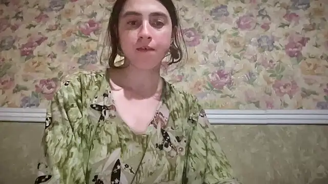 Snapshot of Aphr0ditee chatting on 07/18/26, 06:01 Aphr0ditee online show from 07/18/26, 06:01