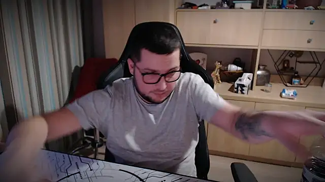 kevinnlovelly online show from 12/22/25, 04:48