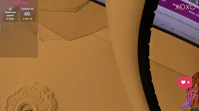 Snapshot of MoliBunny chatting on 06/20/26, 05:10 MoliBunny online show from 06/20/26, 05:10