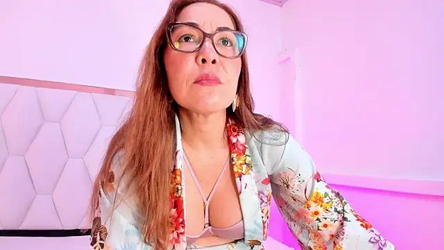 Snapshot of AnnaJaimes chatting on 07/20/26, 12:25 AnnaJaimes online show from 07/20/26, 12:25