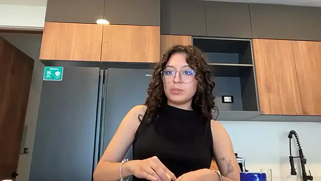 Alicatcua  online show from 06/07/26, 12:04