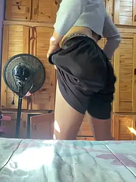 Quierolechiitaaa online show from 04/14/26, 02:23