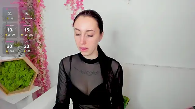 Snapshot of Miss__Linn chatting on 02/13/26, 12:23 Miss Linn online show from 02/13/26, 12:23