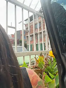 Mia fiire online show from 12/19/25, 07:10