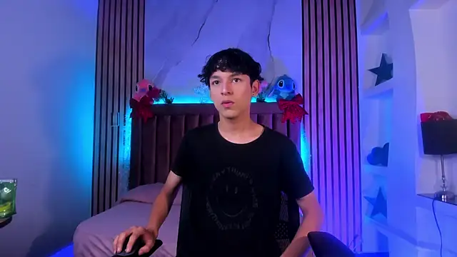 SthepanodiMonaco online show from 12/17/25, 07:53