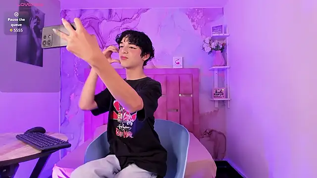 SthepanodiMonaco online show from 02/18/26, 08:16