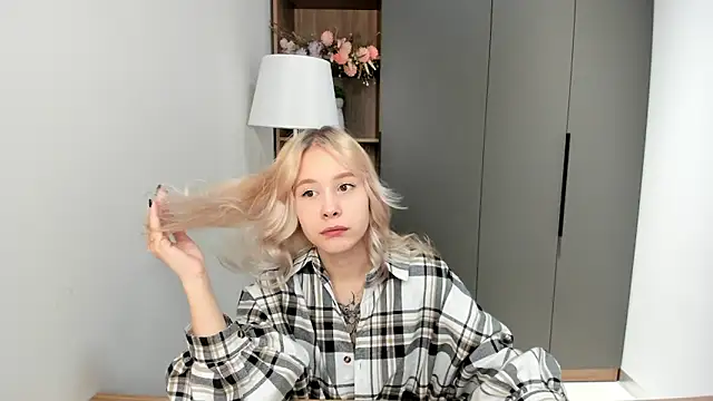 AunclreaVache online show from 11/30/25, 10:41