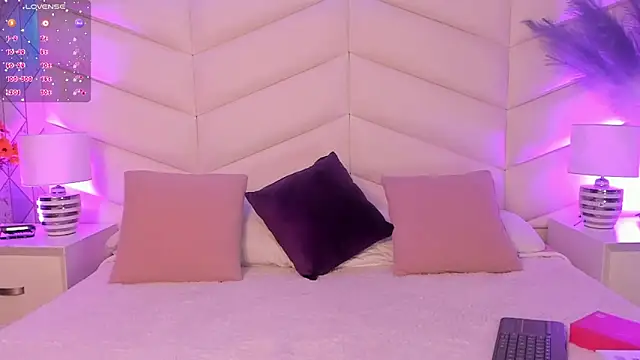 Lizzi Hotman  online show from 03/30/26, 08:32