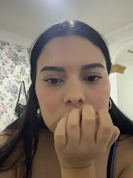 Snapshot of sweet_ruby_ chatting on 05/11/26, 03:01 sweet ruby online show from 05/11/26, 03:01