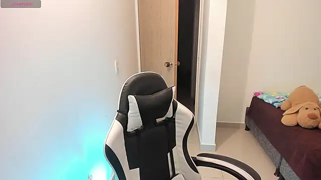 Asta YunoXXX online show from 04/25/26, 05:10