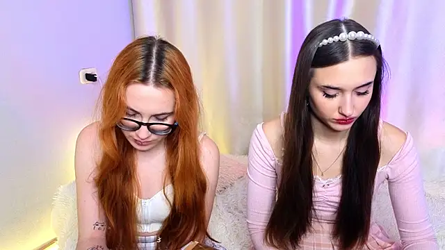 sunny luna online show from 11/28/25, 02:31