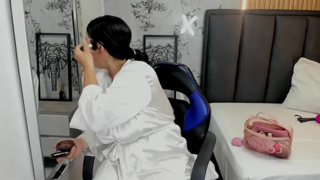 VIOLETTA ROSS1 online show from 04/21/26, 07:39