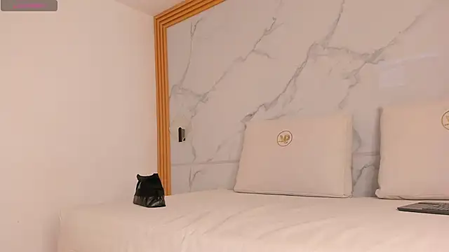 ayla velt online show from 04/15/26, 07:43