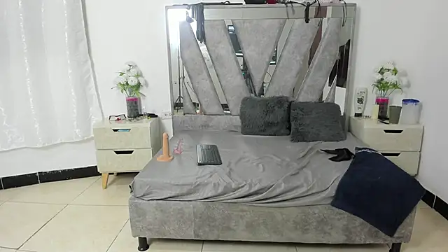 ZoeJhonsom online show from 02/05/26, 08:13