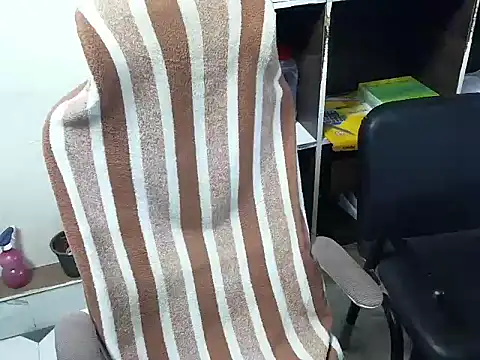 Snapshot of TwinklyBasket897 chatting on 12/03/25, 03:21 TwinklyBasket897 online show from 12/03/25, 03:21