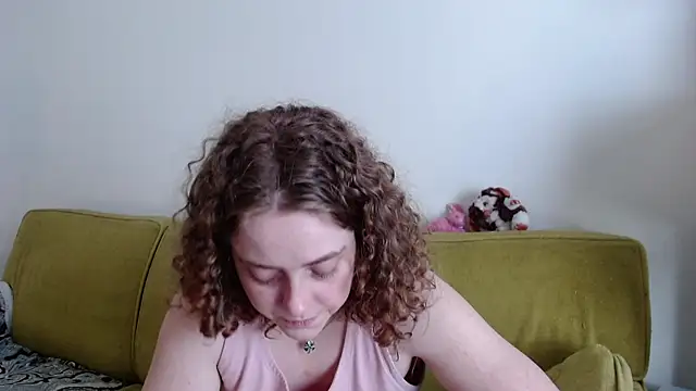 Snapshot of DeliaBlew chatting on 05/20/26, 04:46 DeliaBlew online show from 05/20/26, 04:46