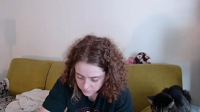 Snapshot of DeliaBlew chatting on 05/24/26, 12:32 DeliaBlew online show from 05/24/26, 12:32