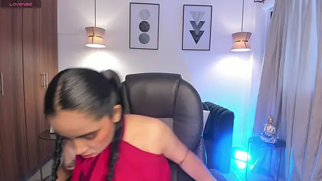 Snapshot of alana_martiins chatting on 12/21/25, 11:17 alana martiins online show from 12/21/25, 11:17