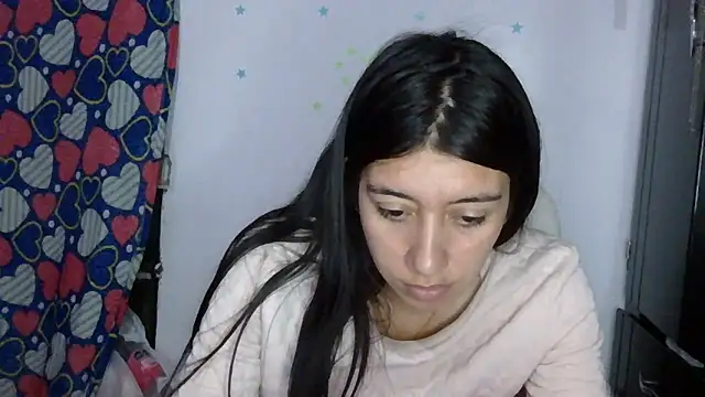 Snapshot of TaylorLove- chatting on 12/01/25, 10:48 TaylorLove- online show from 12/01/25, 10:48