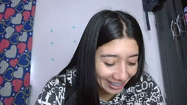 Snapshot of TaylorLove- chatting on 12/05/25, 11:52 TaylorLove- online show from 12/05/25, 11:52