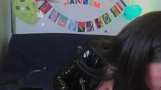 Snapshot of Erzsi-Moon chatting on 06/17/26, 03:13 Erzsi-Moon online show from 06/17/26, 03:13
