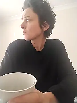 Amy01112 online show from 04/15/26, 11:17