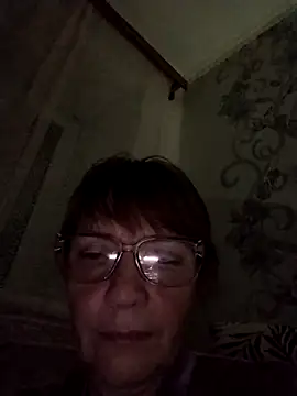 Snapshot of MichelleLove48 chatting on 11/30/25, 05:28 MichelleLove48 online show from 11/30/25, 05:28