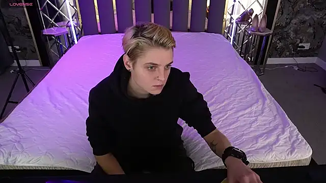 RoxyFlamee online show from 12/04/25, 01:53