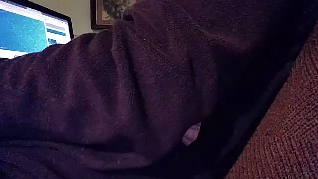 gatitachula93 online show from 12/17/25, 08:04