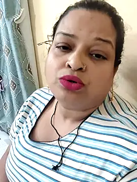 Snapshot of Sexey-Model21 chatting on 05/29/26, 03:21 Sexey-Model21 online show from 05/29/26, 03:21