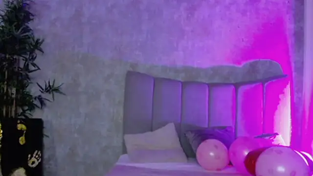 LucyRayy online show from 02/18/26, 07:54