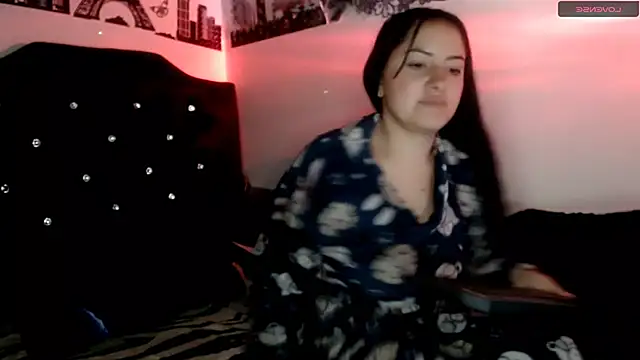 Snapshot of MisNicol chatting on 12/20/25, 10:33 MisNicol online show from 12/20/25, 10:33